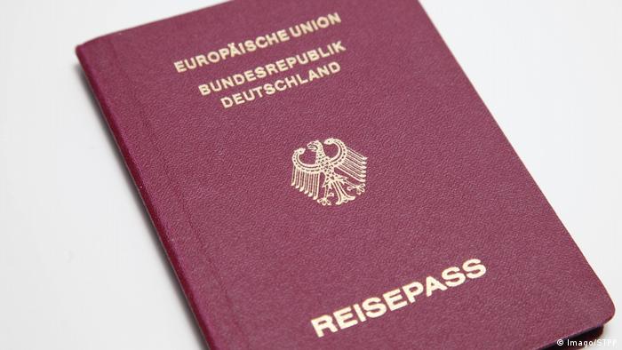 Deutscher Reisepass (Imago/STPP)