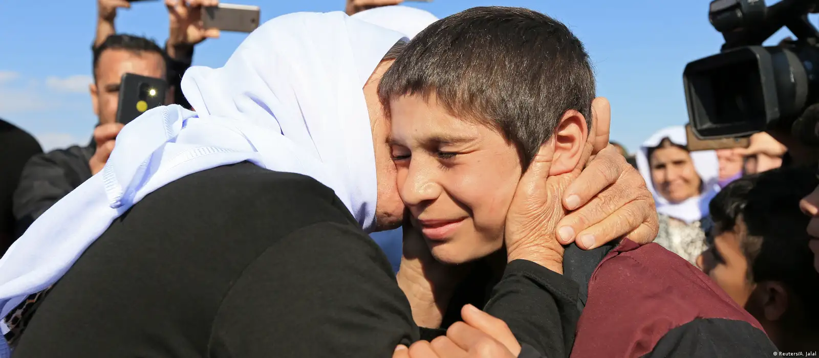 Yazidi children of IS rape stuck in limbo – DW image