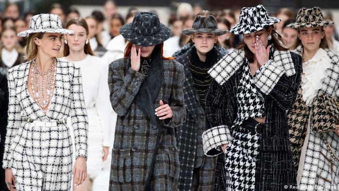 Chanel show at Paris Fashion Week (Reuters/R. Duvignau)