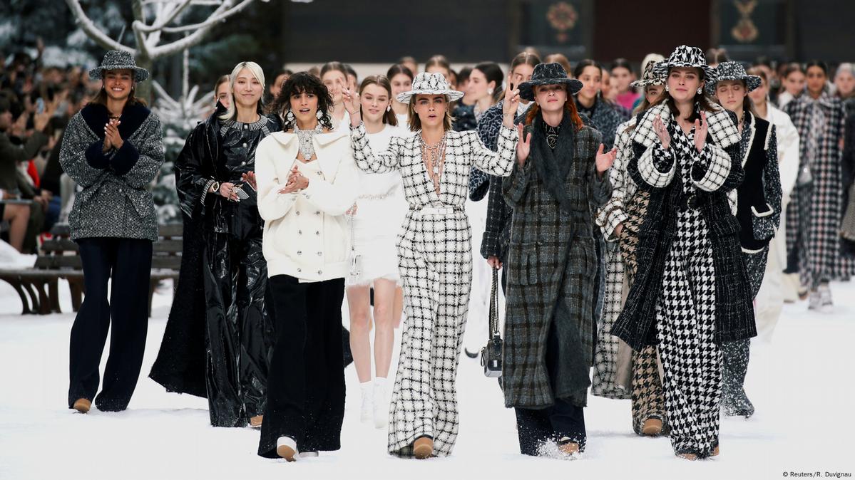 Chanel showcases last Karl Lagerfeld collection at Paris Fashion Week  BBC  News