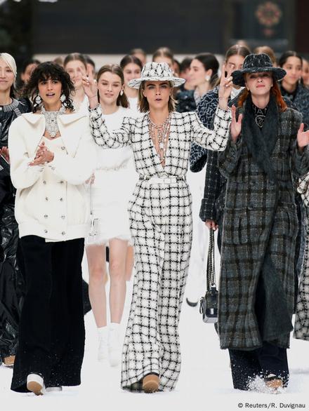 Chanel Pays Tribute to Karl Lagerfeld at Paris Fashion Week Show