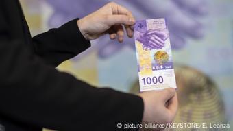 Η Ελβετία διατηρεί το χαρτονόμισμα των 1.000 φράγκων Η Ελβετία διατηρεί το χαρτονόμισμα των 1.000 φράγκων