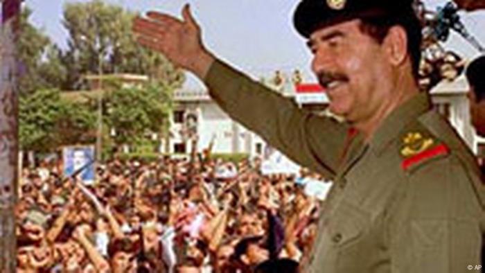 Saddam Hussein mit Thumbnail (AP)