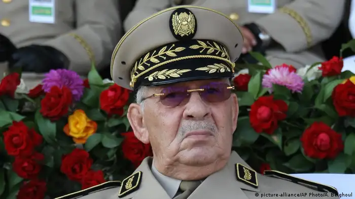 Algerien möglicher Präsidentschaftskandidat General Ahmed Gaid Salah (picture-alliance/AP Photo/A. Belghoul)