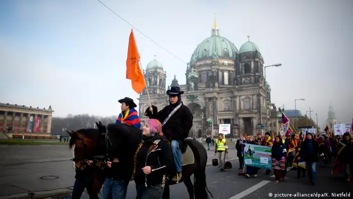 Berlin - Demonstration der Tibet Initiative Deutschland
