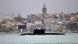 Submarino ruso atravesando el estrecho frente a la torre de Galata, en Estambul, en una imagen de archivo. Submarino ruso atravesando el estrecho frente a la torre de Galata, en Estambul, en una imagen de archivo.
