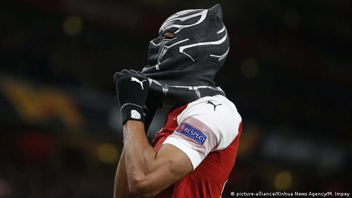Pierre-Emerick Aubameyang als Black Panther (picture-alliance/Xinhua News Agency/M. Impey)