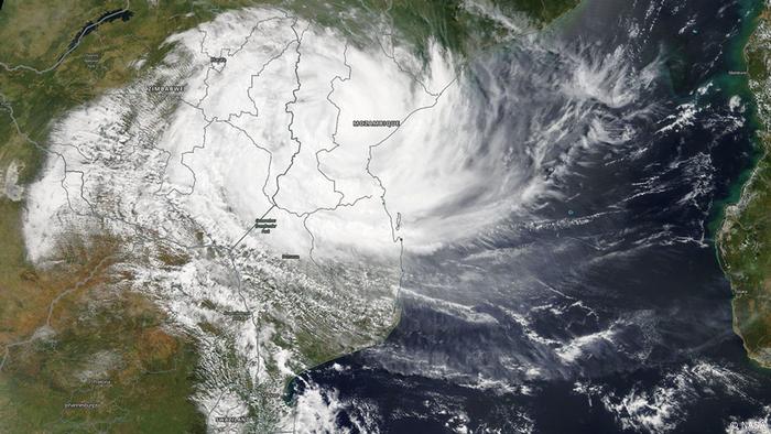 Cyclone Idai Leaves Scores Dead In Zimbabwe Mozambique News Dw 16 03 2019