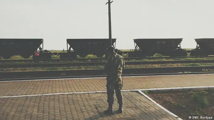 Пограничник на станции Вадим, май 2014 года