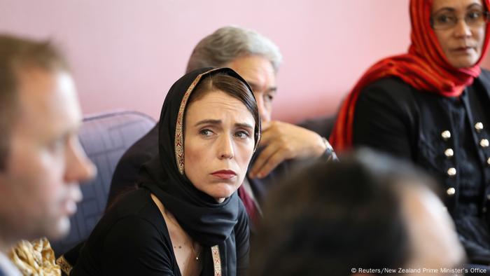 Christchurch Terroranschlag Jacinda Ardern treffen mit Muslimen (Reuters/New Zealand Prime Minister's Office) Christchurch Terroranschlag Jacinda Ardern treffen mit Muslimen (Reuters/New Zealand Prime Minister's Office)