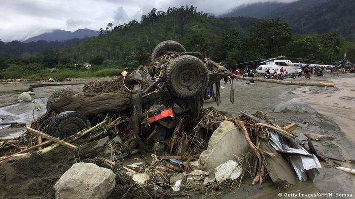 Indonesia flash flood death toll rises | News | DW | 18.03.2019