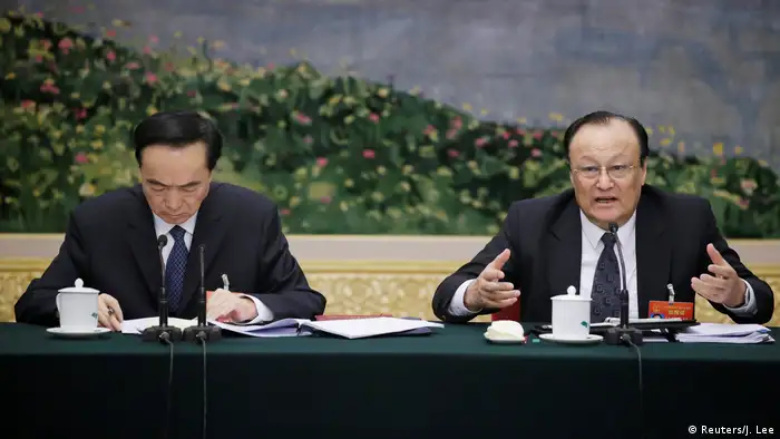 China Peking Behördenvertreter der Autonomen Region Xinjiang der Uiguren