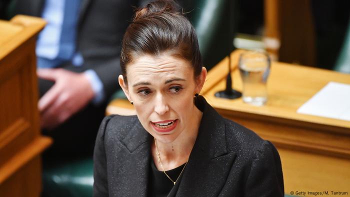 Neuseeland Wellington Parlament Rede Ardern Waffengesetze (Getty Images/M. Tantrum)