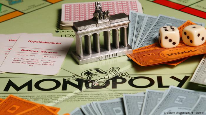 El juego de mesa Monopoly.