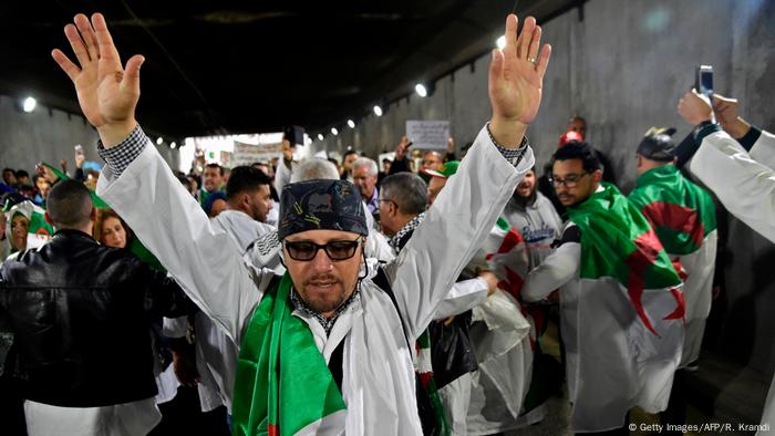 Algerien Algeir - Proteste gegen Abdelaziz Bouteflika (Getty Images/AFP/R. Kramdi)