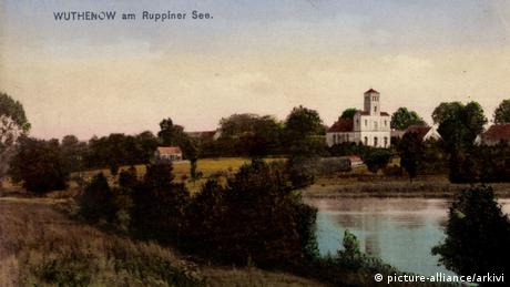 Postkarte: Wuthenow, Neuruppin in Brandenburg Kirche am See (picture-alliance/arkivi)
