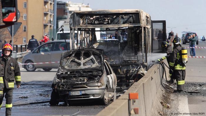 Italien | Mailand | Busfahrer Entführung & Brand (picture-alliance/dpa/ROPI)
