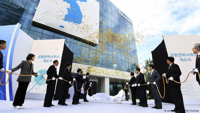 Nordkorea Eröffnungsfeier für das erste Verbindungsbüro in Kaesong (picture-alliance/AP/Yonhap)