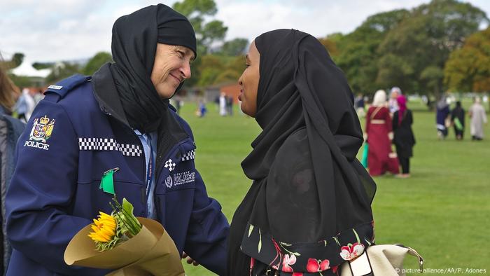 د نوي زيلاند يوې پوليسي تور پوړنی پر سر کړی