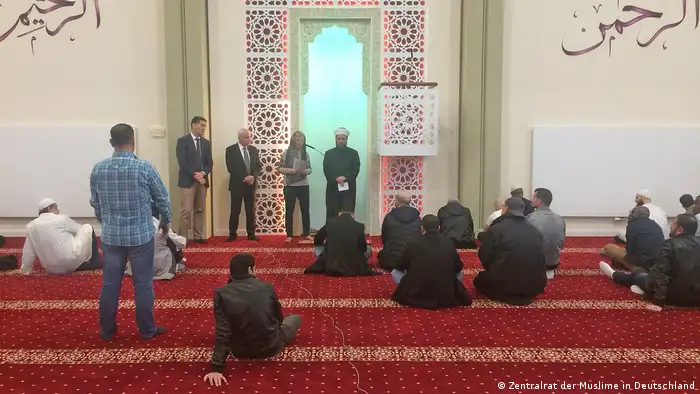 Deutschland Hamburg | Freitagsgebet in der Al-Nour Moschee (Zentralrat der Muslime in Deutschland
)