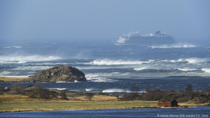 Norwegen Kreuzfahrtschiff Viking Sky in Seenot (picture-alliance/NTB scanpix/F.E. Vatne)
