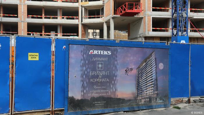 Поглеждат ни в очите и бавно повтарят: Отпуснете се. Главата