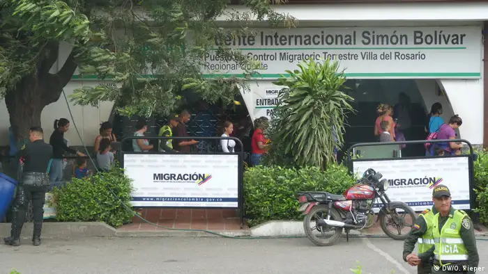 Venezolanos en la Oficina de Control Migratorio en Colombia.