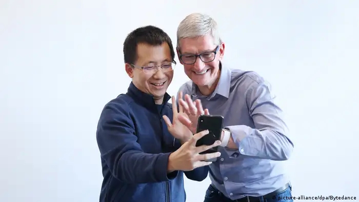 China App TikTok | Tim Cook und Zhang Yiming