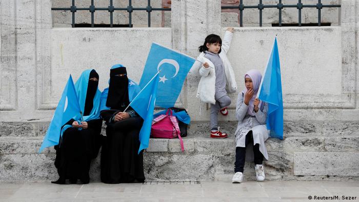Türkei - ohne Papiere fürchten sich die Uiguren um ihre Zukunft (Reuters/M. Sezer)