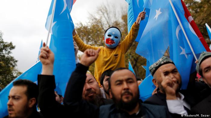 Türkei - ohne Papiere fürchten sich die Uiguren um ihre Zukunft (Reuters/M. Sezer)