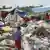 Müllsammler in Malaysia Plastikmüll
