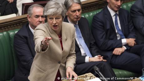 Theresa May speaks to lawmakers in the House of Commons (picture-alliance/AP Photo/House of Commons/M. Duffy)