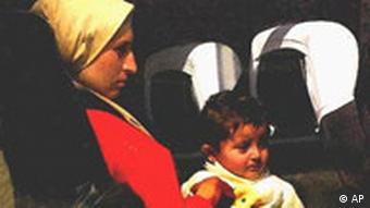 Kurdische Flüchtlinge, Frau mit Kind in Italien