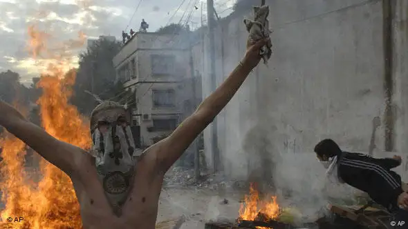 Proteste in einem Slum in Algier (Foto: AP)