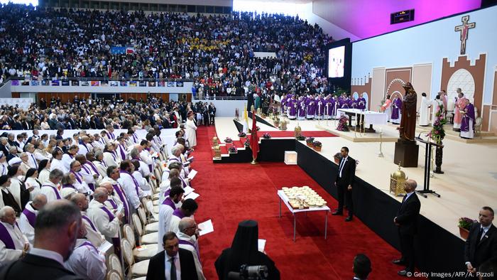 Marokko Papstbesuch | Messe in Sportzentrum Prince Moulay Abdellah in Rabat (Getty Images/AFP/A. Pizzoli)