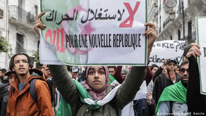 За новую республику - требование алжирских протестующих 