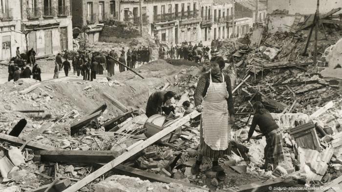 Spanischer Bürgerkrieg | Franquisten eroberten die belagerte Stadt von Madrid (picture-alliance/Everett Collection)