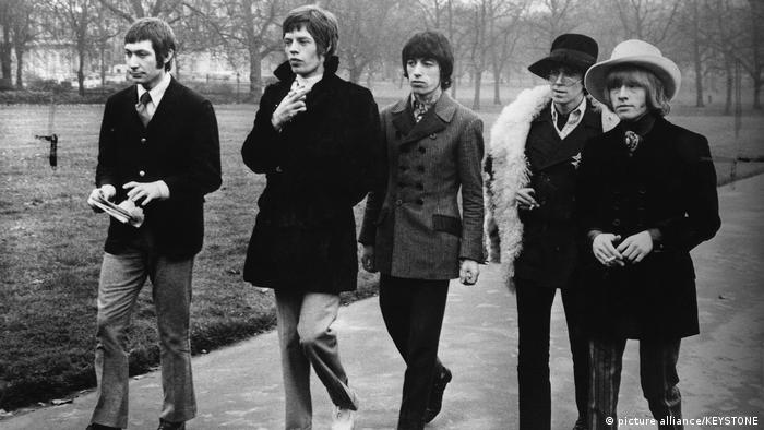 Rolling Stones (1963): Charlie Watts, primul din stânga, alături de colegii de trupă