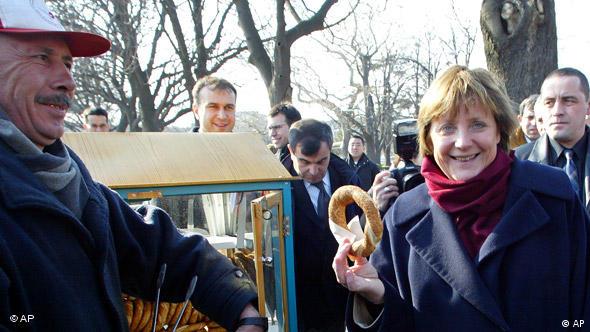 Arşiv - Merkel, Almanya Başbakanı olmadan önce, muhalefetteki Hristiyan Demokrat Birlik'in (CDU) genel başkanı sıfatıyla İstanbul'u ziyaret etmişti (17.02.2004)