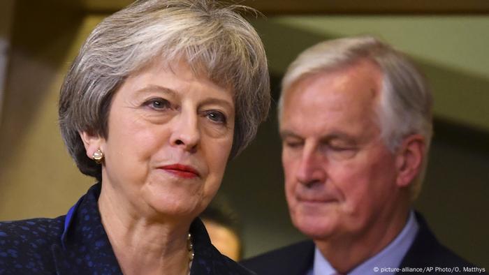 Theresa May, Michel Barnier (picture-alliance/AP Photo/O. Matthys)