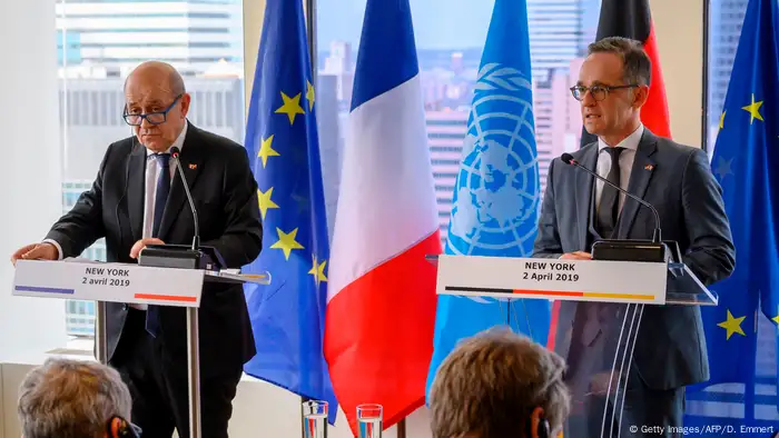 France's Jean-Yves Le Drian and Germany's Heiko Maas (right)