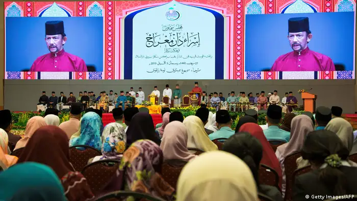 Brunei Sultan Hassanal Bolkiah addresses a crowd on April 3