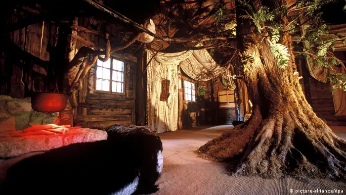 The interior of Hunding's Hut in the garden of Linderhof palace (picture-alliance/dpa)
