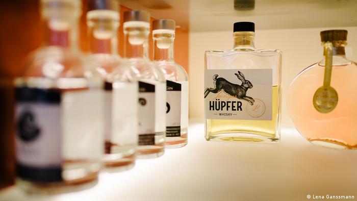 bottles of alcohol, one with a rabbit on the label (Foto: Lena Ganssmann)
