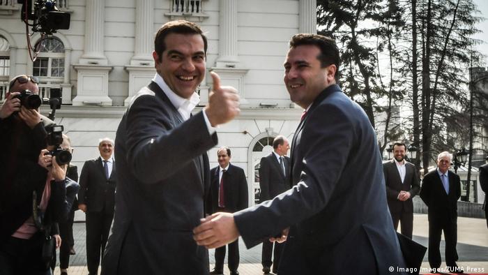 Nord-Mazedonien Premierminister Zoran Zaev und sein Gast Alexis Tsipras in Skopje