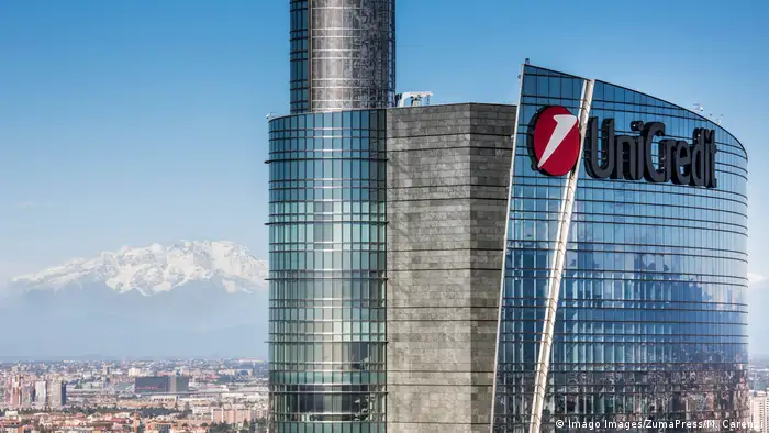 Italien Hauptquartier der UniCredit Bank in Mailand