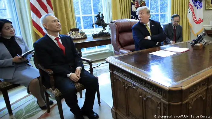 USA, Washington: Donald Trump trifft Liu He im Weißen Haus