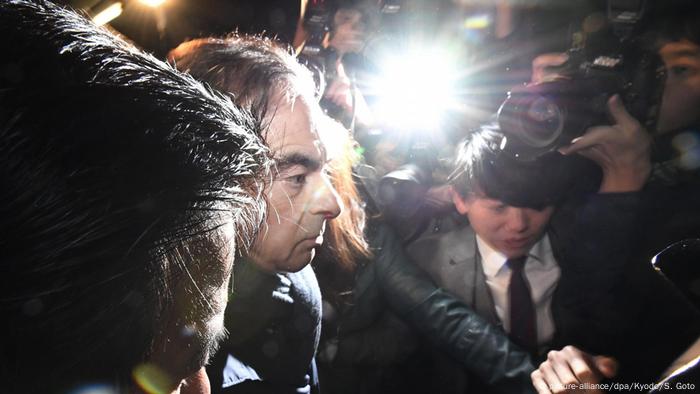 Japan Erneuter Haftbefehl gegen Automanager Ghosn (picture-alliance/dpa/Kyodo/S. Goto)