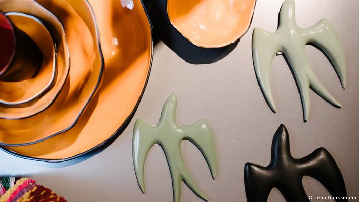 ceramic utensils and decorative figurines (Lena Ganssmann)