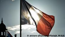A French flag seen near the town hall in Caen on Monday, June 12, 2017, in Caen, France. (Photo by Artur Widak/NurPhoto) | Keine Weitergabe an Wiederverkäufer.